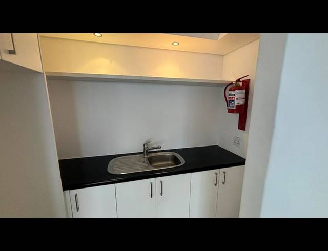 BUSINESS PROPERTY TO RENT IN GREEN POINT